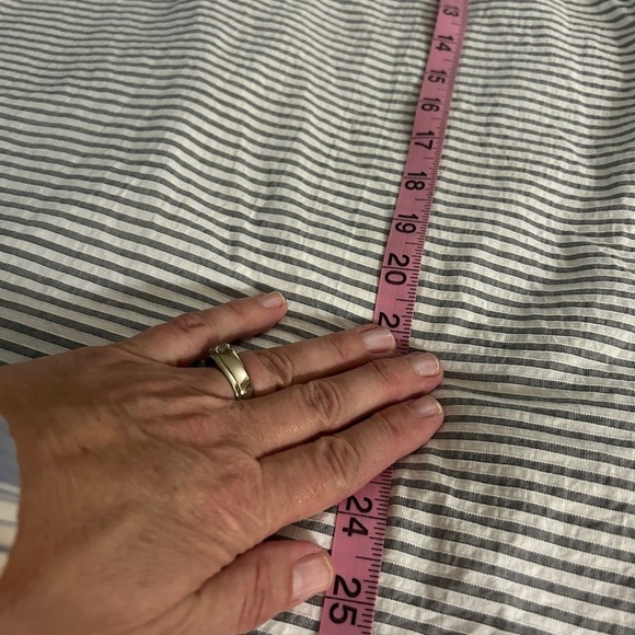 EUC like new Lafayette 148 Women's mixed Striped Gray and White Top XL. - Picture 10 of 10